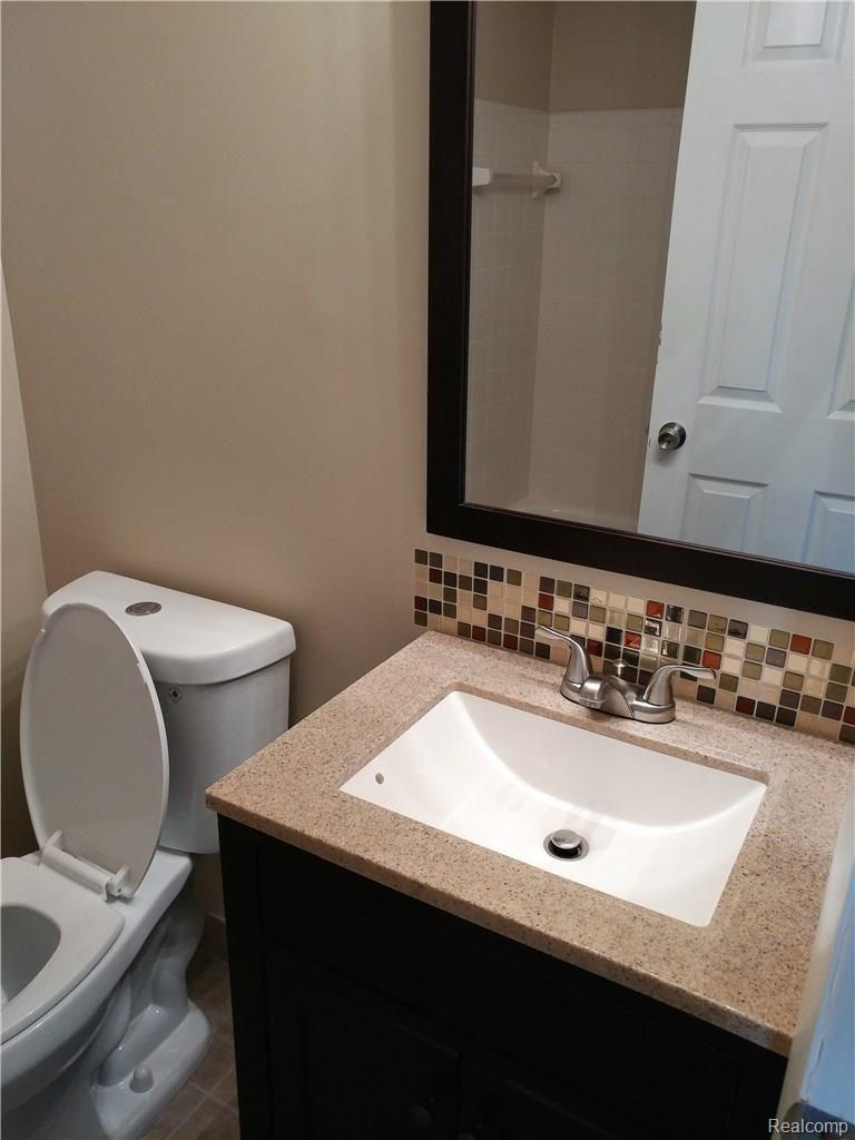 767 Oak Brook Ridge Drive Rochester, MI 48307 - Photo 8 of 13 20170711_132841.jpg
