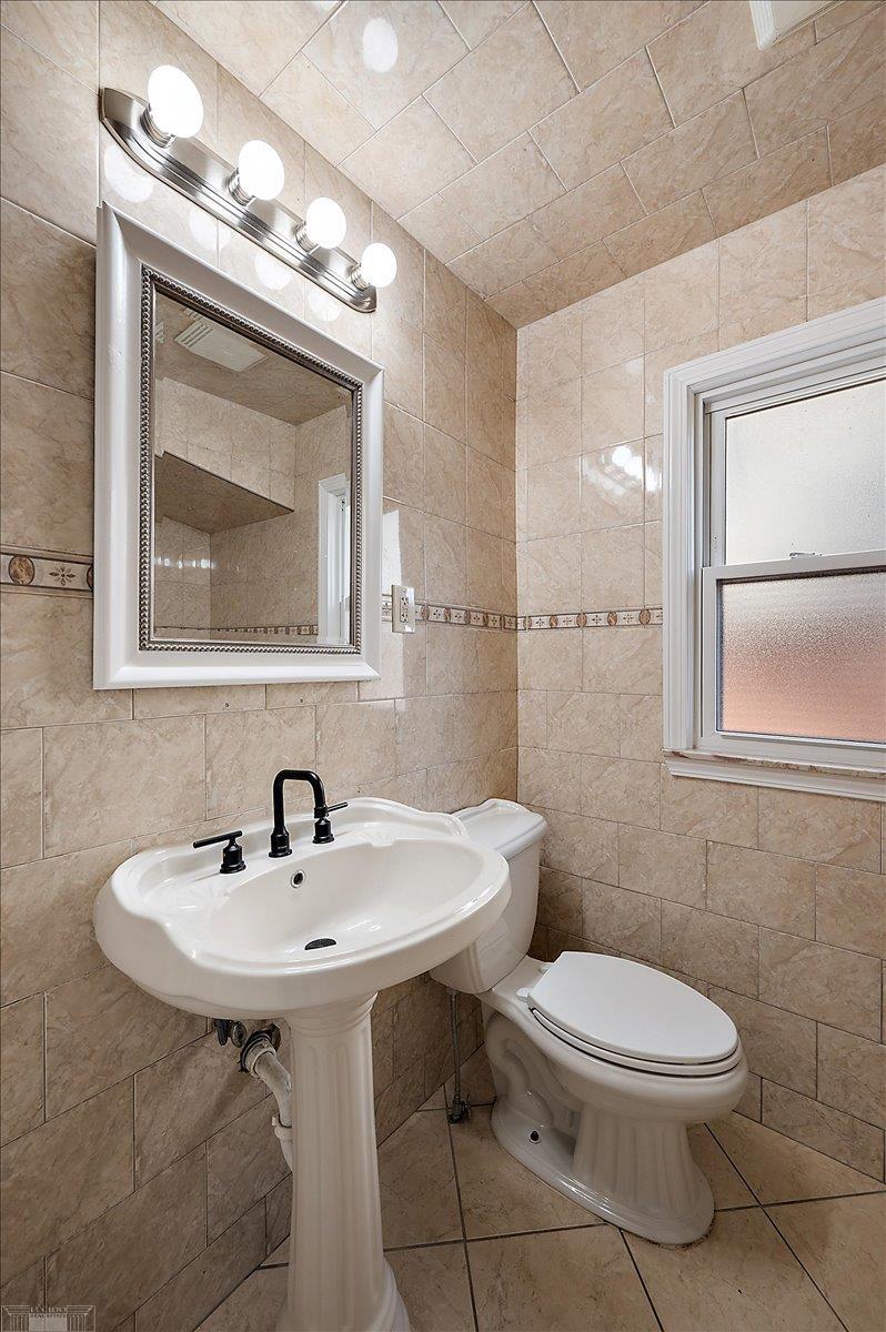 20945 Hampton Road Harper Woods, MI 48225 - Photo 28 of 74 50194543-f6f8521a-9b22-45f9-9ebd-70df30ccc2f9.JPG