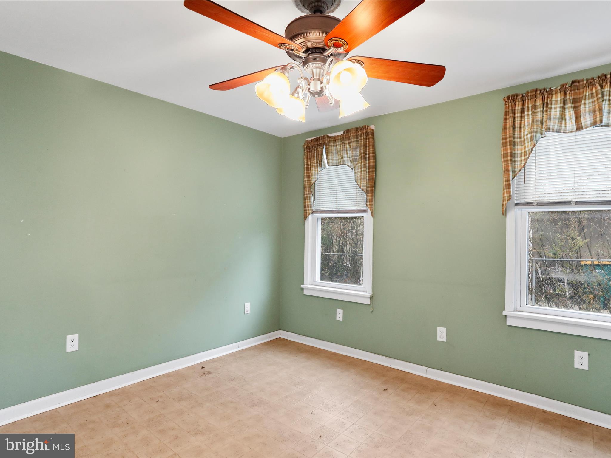 118 Ridge Avenue Waynesboro, PA 17268 - Photo 14 of 36 Dining Room