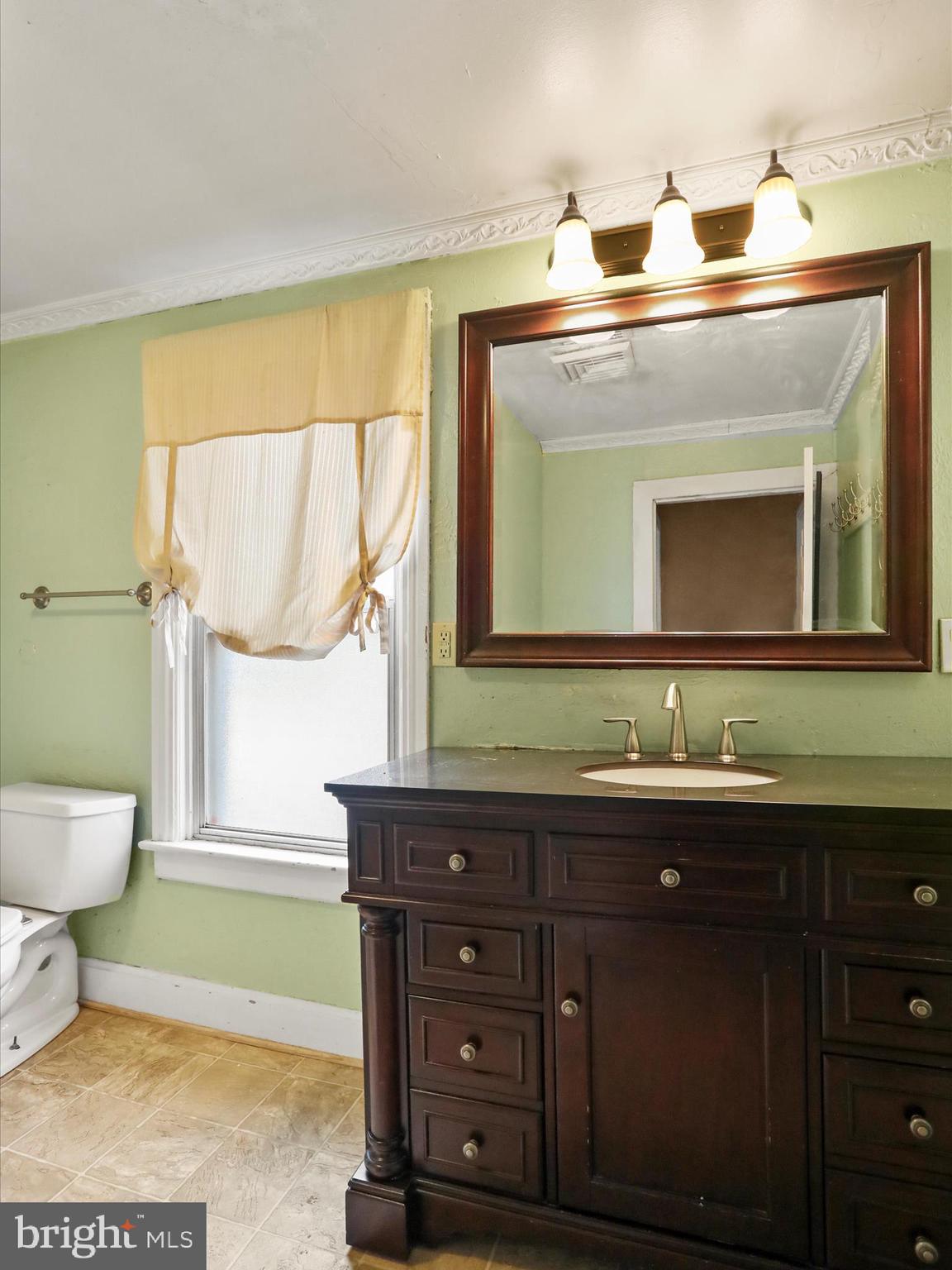 118 Ridge Avenue Waynesboro, PA 17268 - Photo 21 of 36 Full Bath