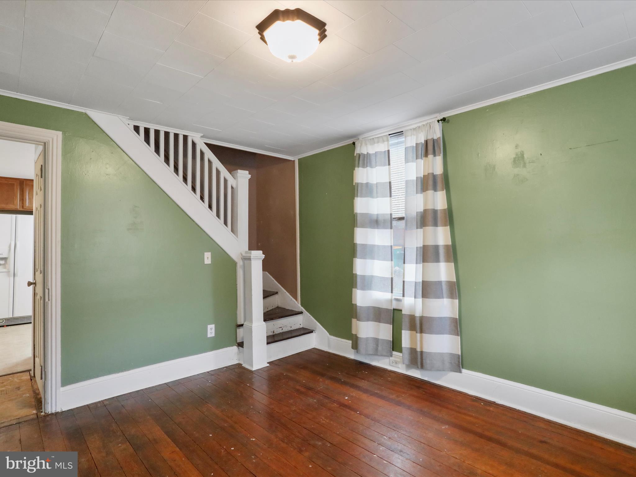 Open Stairway from Foyer
