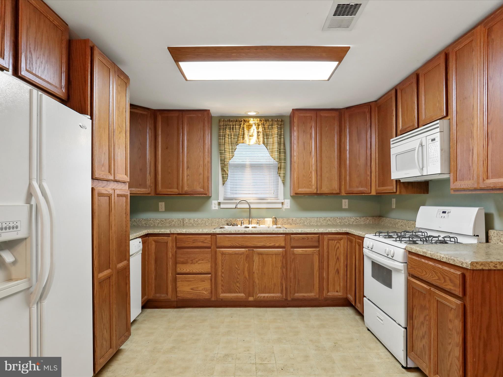 118 Ridge Avenue Waynesboro, PA 17268 - Photo 9 of 36 Equipped Kitchen