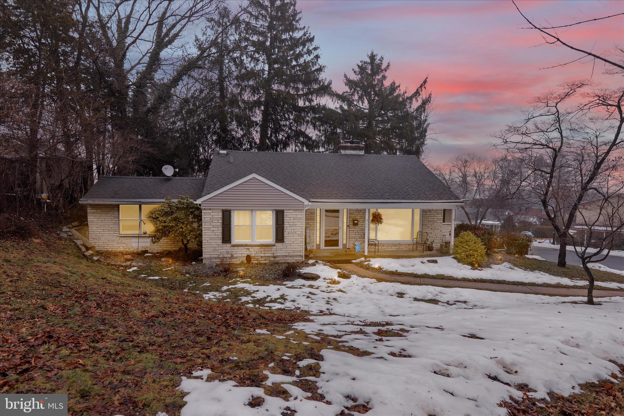 311 Lynoak Avenue Reading, PA 19607 - Photo 3 of 30 360_3125_TW