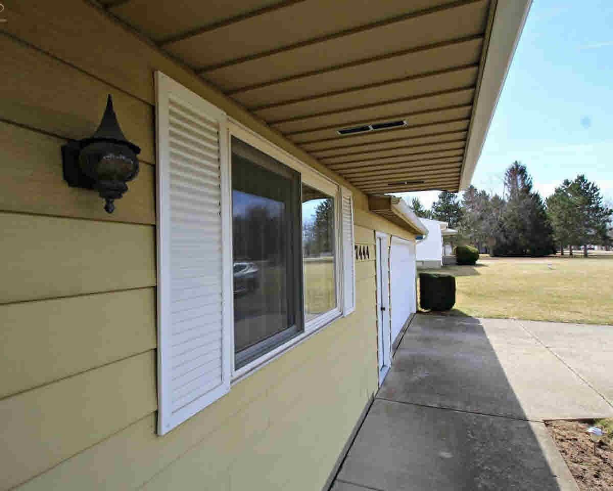7444 Johnson Road Flushing, MI 48433 - Photo 19 of 20 21274160-18.JPG