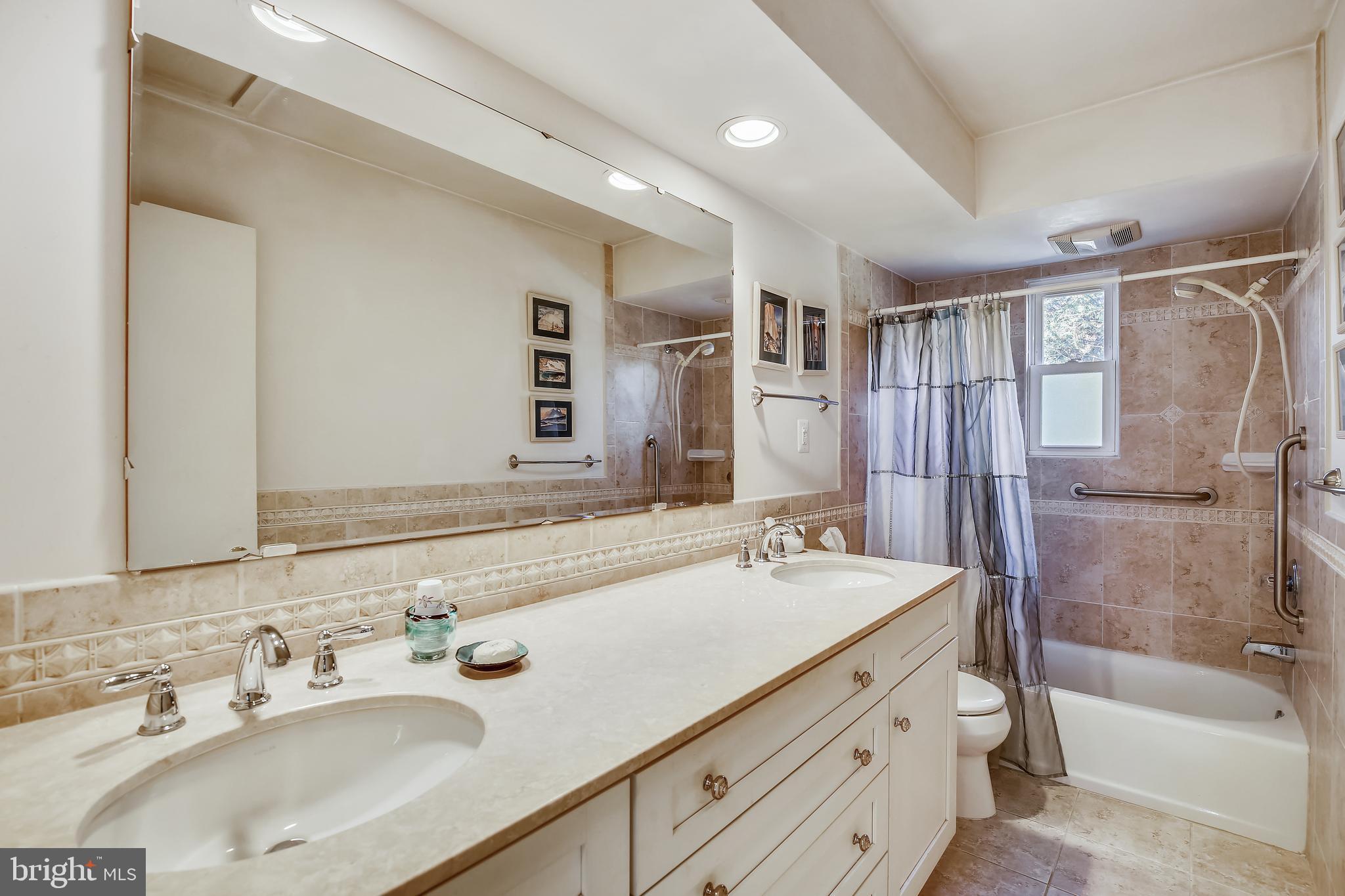 180 Fleetwood Terrace Silver Spring, MD 20910 - Photo 14 of 28 1st Floor Bathroom