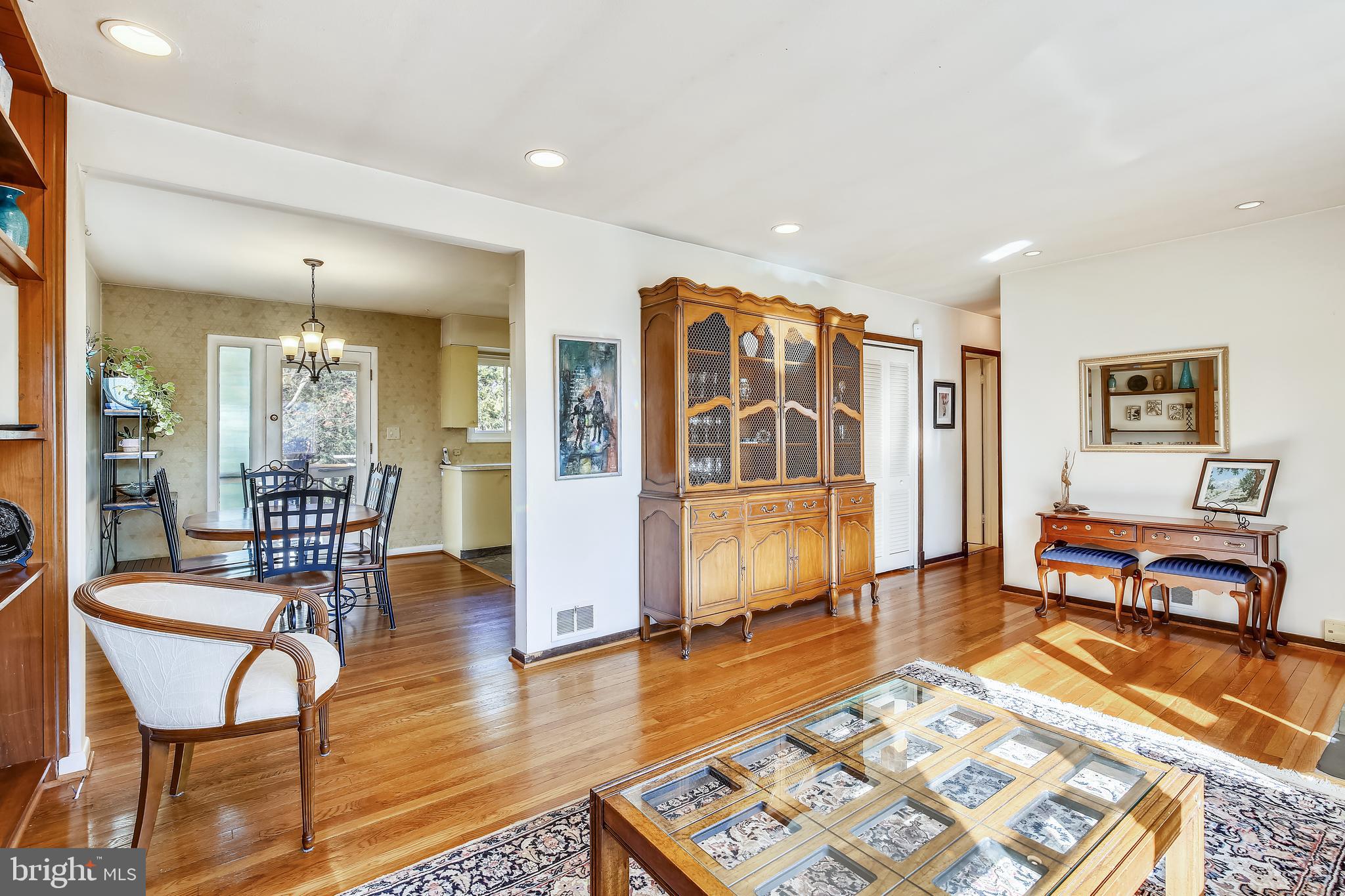 180 Fleetwood Terrace Silver Spring, MD 20910 - Photo 5 of 28 Family Room