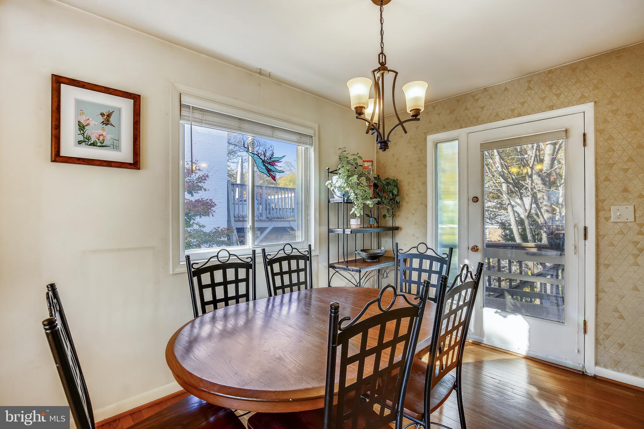 180 Fleetwood Terrace Silver Spring, MD 20910 - Photo 6 of 28 Breakfast/Dining Area