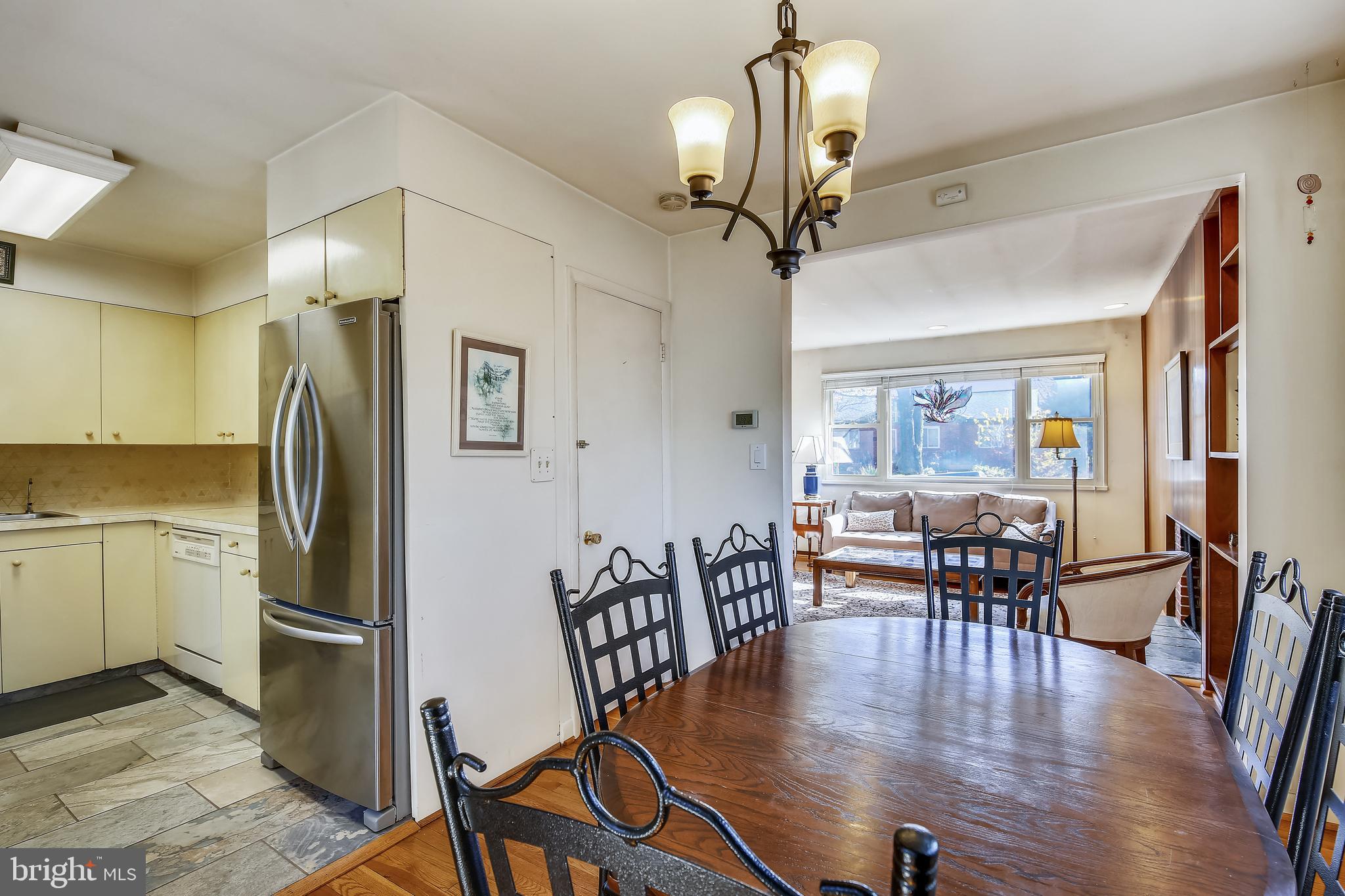 180 Fleetwood Terrace Silver Spring, MD 20910 - Photo 7 of 28 Breakfast/Dining Area