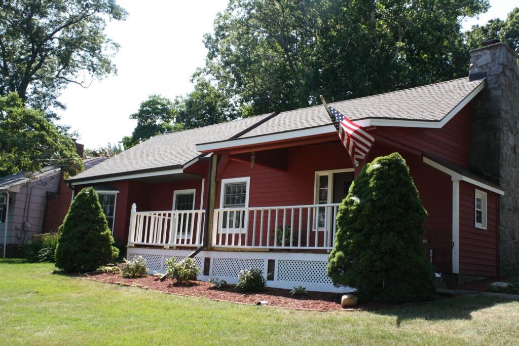 a view of a house with a yard