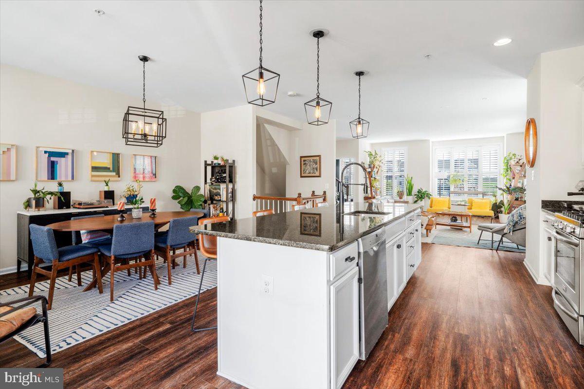 6500 Newton Drive Frederick, MD 21703 - Photo 5 of 36 a very nice looking kitchen with lots of counter space