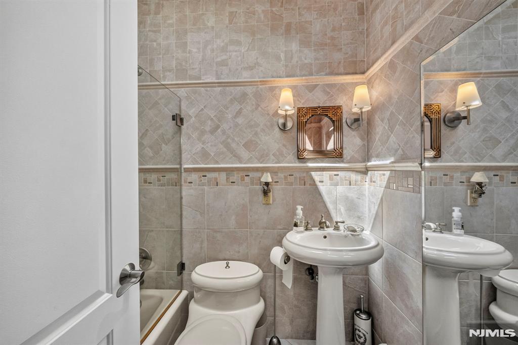 1230 Duncan Road Fort Lee, NJ 07024 - Photo 29 of 50