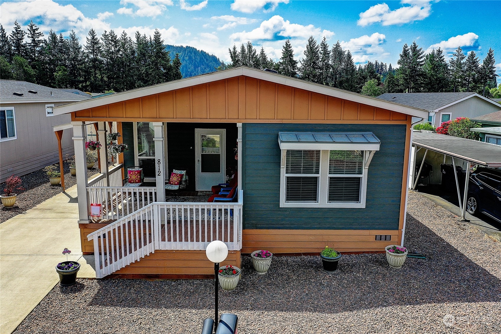 812 Pine Drive Enumclaw, WA 98022 - Photo 21 of 26 a balcony with a table and chairs