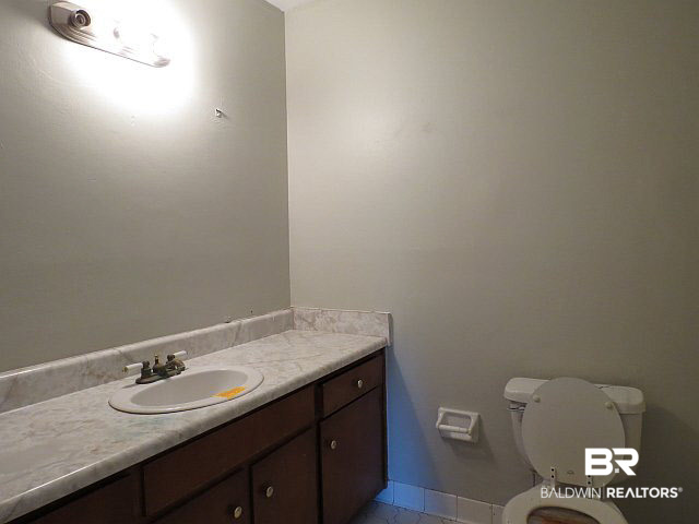 2618 Meadowview Drive Mobile, AL 36695 - Photo 9 of 10 Hall Bath