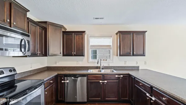 $1,800 | 137 Cavalier Drive, Jacksonville, NC 28546