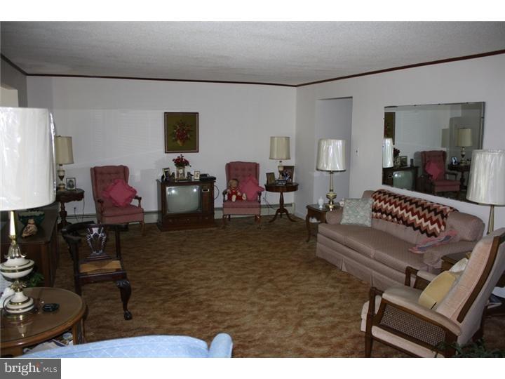 1018 Edann Road Oreland, PA 19075 - Photo 18 of 19 Living Room