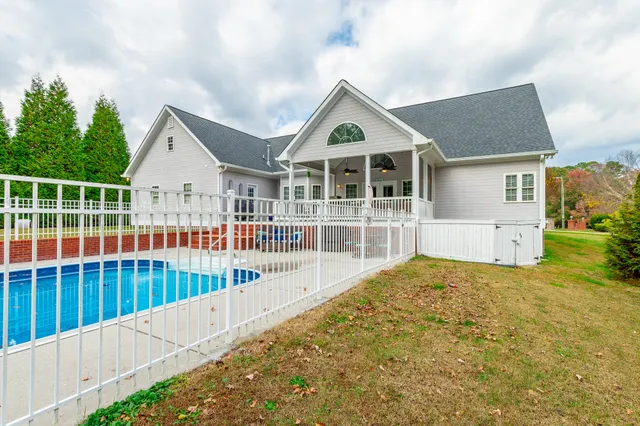 $600,000 | 232 East Tennant Circle, Chickamauga, GA 30707