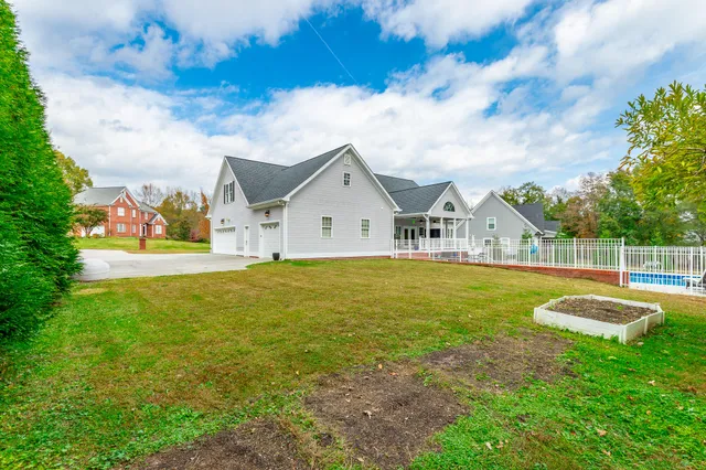 $600,000 | 232 East Tennant Circle, Chickamauga, GA 30707