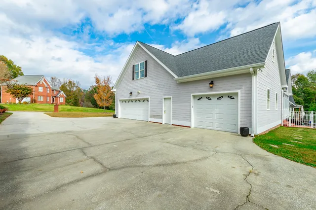 $600,000 | 232 East Tennant Circle, Chickamauga, GA 30707