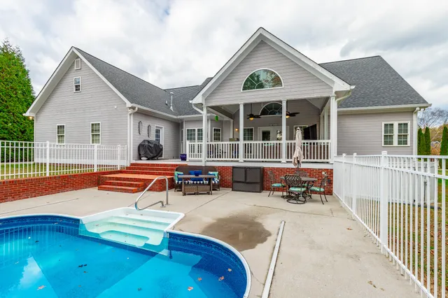 $600,000 | 232 East Tennant Circle, Chickamauga, GA 30707