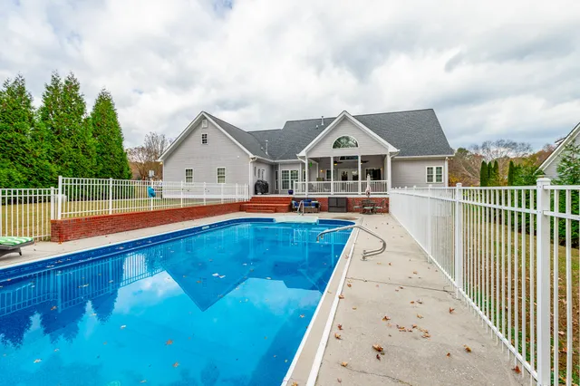 $600,000 | 232 East Tennant Circle, Chickamauga, GA 30707