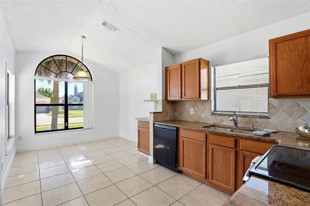 $400,000 | 245 Lakebreeze Circle, Lake Mary, FL 32746