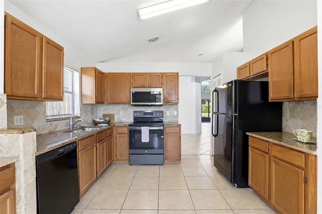 $400,000 | 245 Lakebreeze Circle, Lake Mary, FL 32746