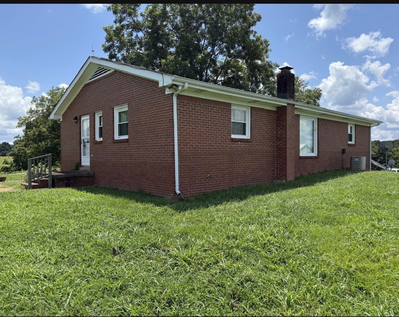 637 Sheehy Road McEwen, TN 37101 - Photo 3 of 14