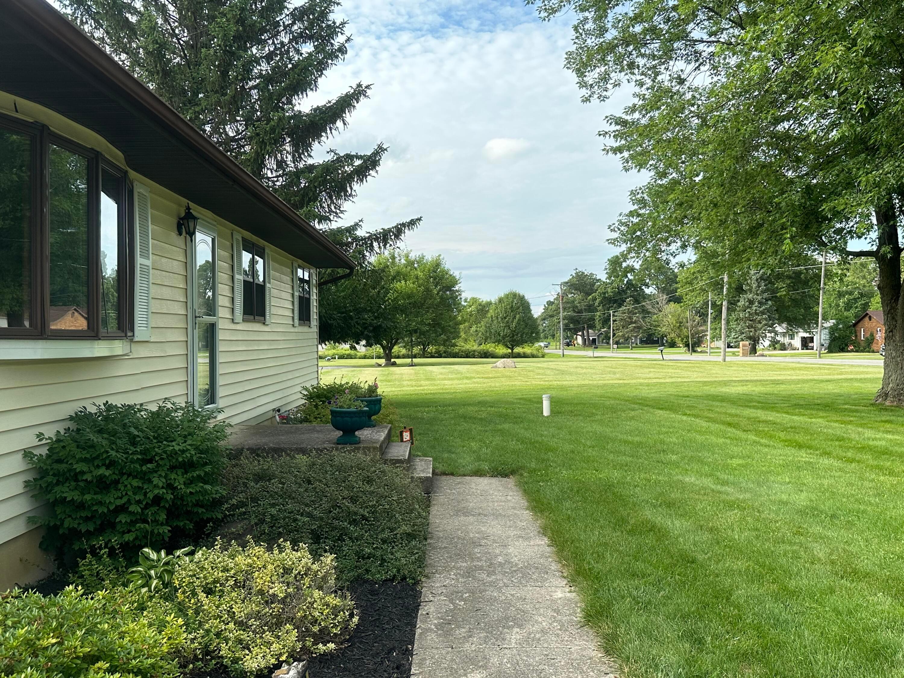 1783 Smeltzer Road Marion, OH 43302 - Photo 21 of 25 Path to front door