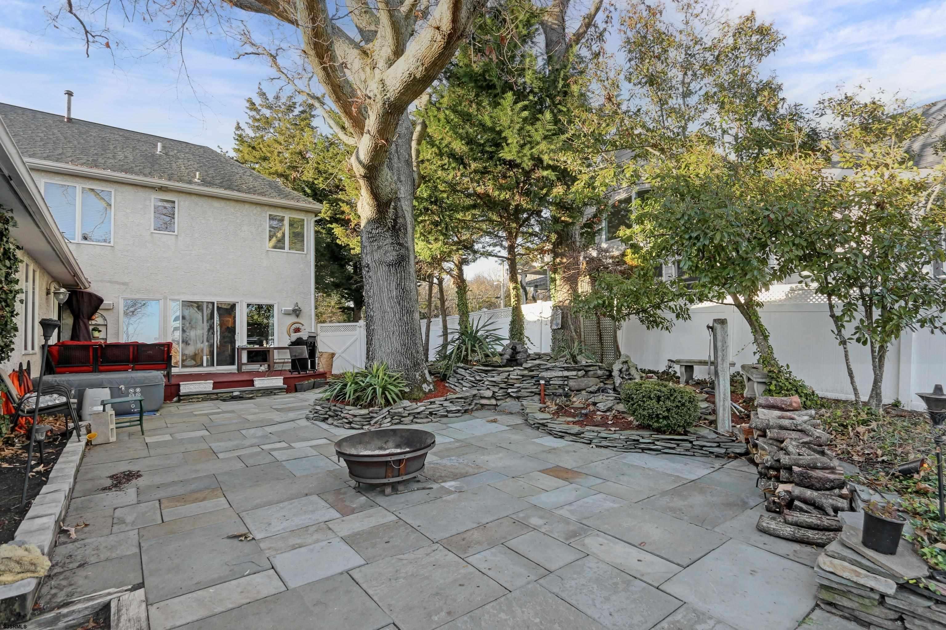 1860 Franklin Boulevard Linwood, NJ 08221 - Photo 29 of 39 a view of a chairs and tables in the patio