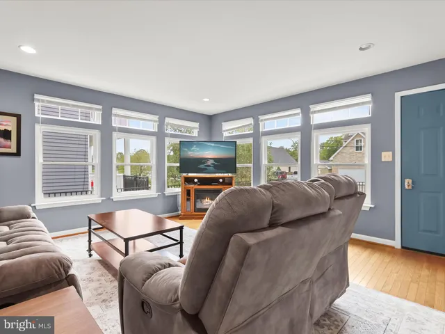 $500,000 | 1619 Shore Drive, Edgewater, MD 21037