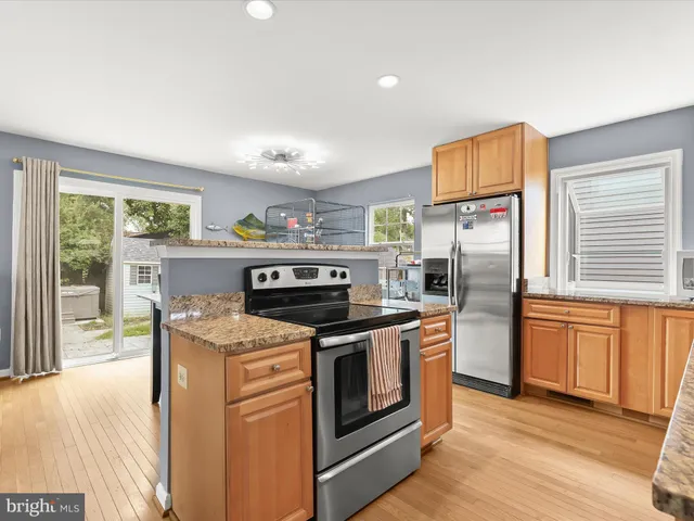 $500,000 | 1619 Shore Drive, Edgewater, MD 21037