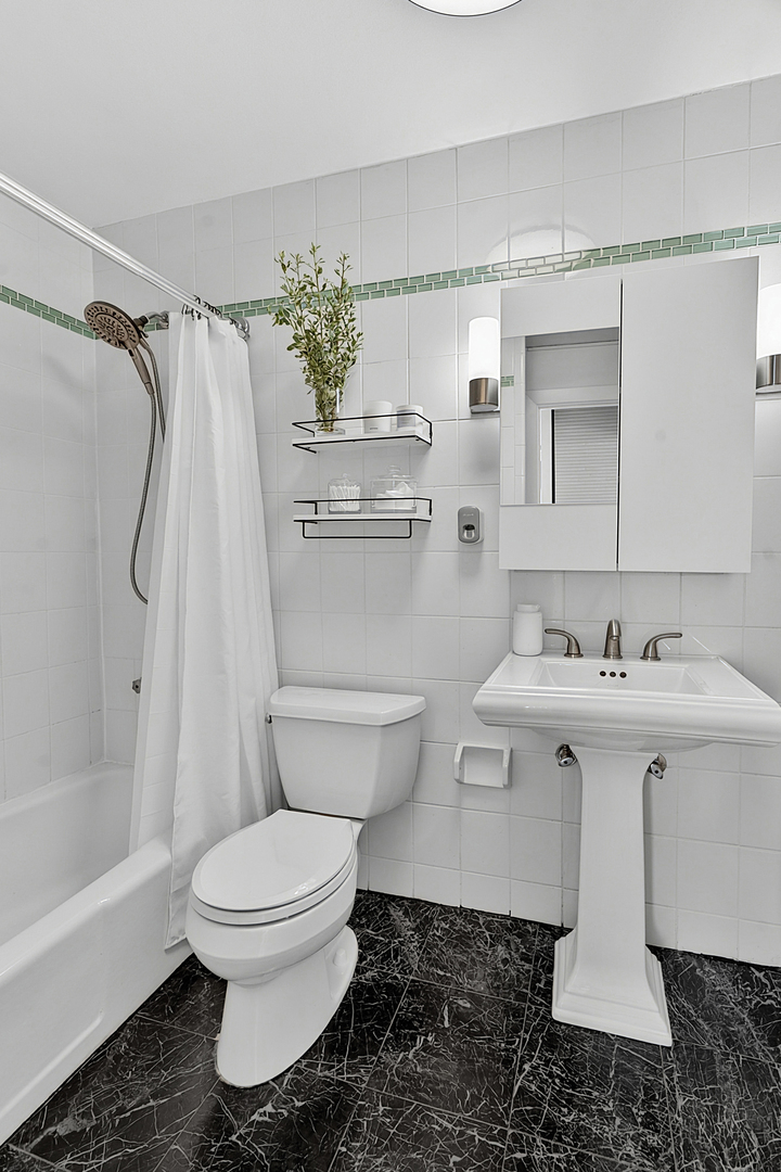 5455 North Sheridan Road, Unit 3515 Chicago, IL 60640 - Photo 34 of 68