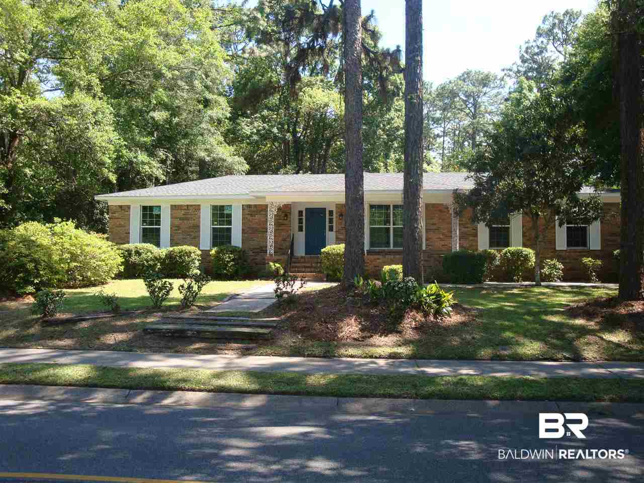702 Gayfer Avenue Fairhope, AL 36532 - Photo 2 of 23