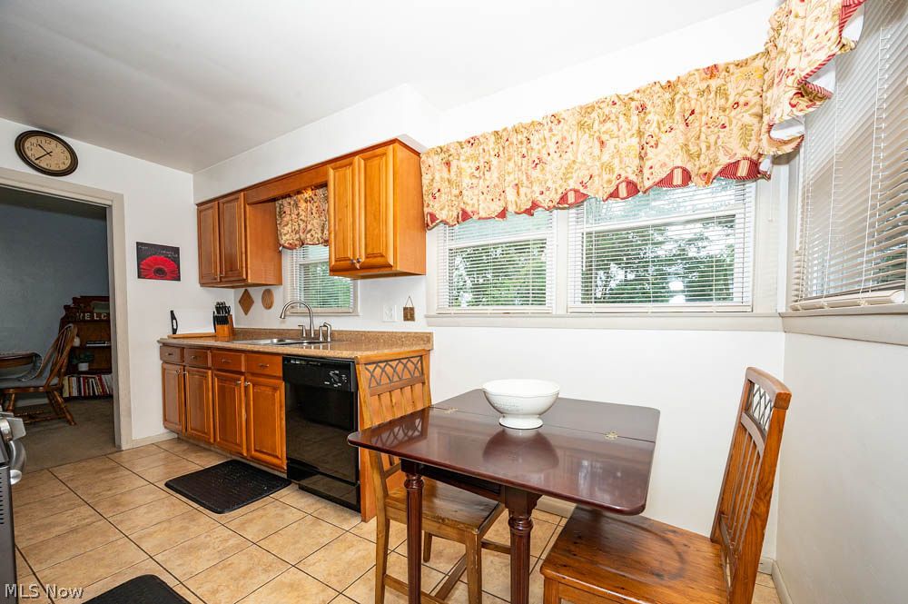 1827 South Meridian Road Youngstown, OH 44511 - Photo 11 of 46 Gallery Image 11