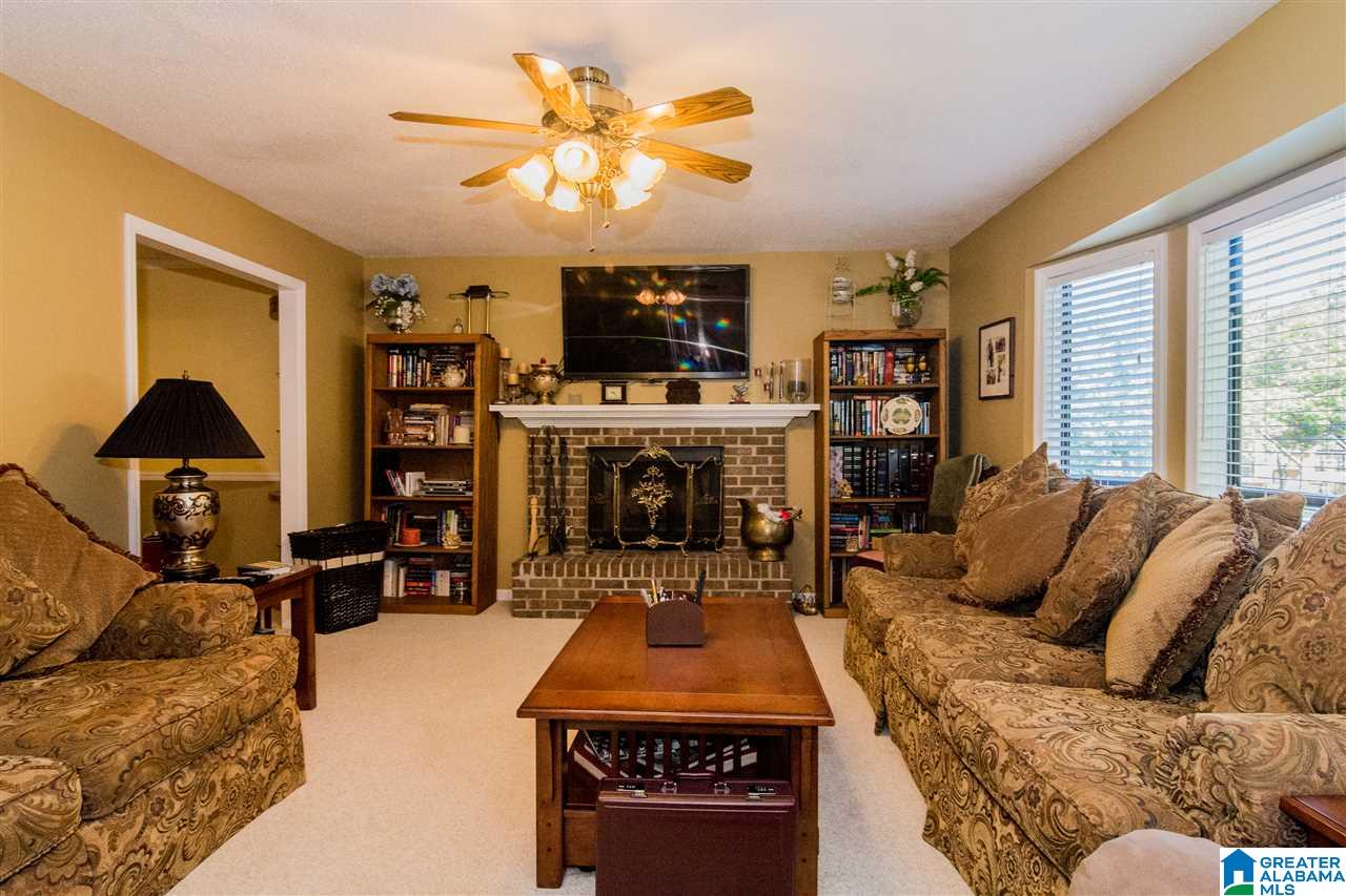 100 Spinnaker Lane Alabaster, AL 35007 - Photo 2 of 33