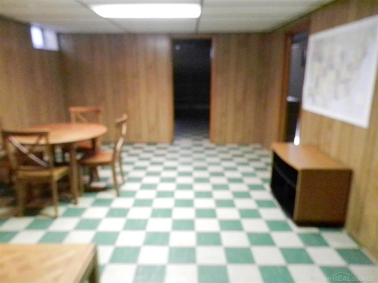 23837 Rausch Avenue Eastpointe, MI 48021 - Photo 32 of 47 31326267-31.JPG