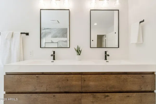 $820,000 | 760 North Pineview Drive, Chandler, AZ 85226