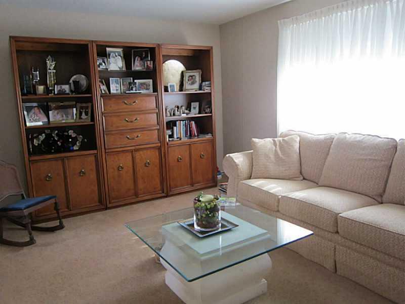 218 Great Belt Road Butler, PA 16002 - Photo 5 of 25 Living Room.