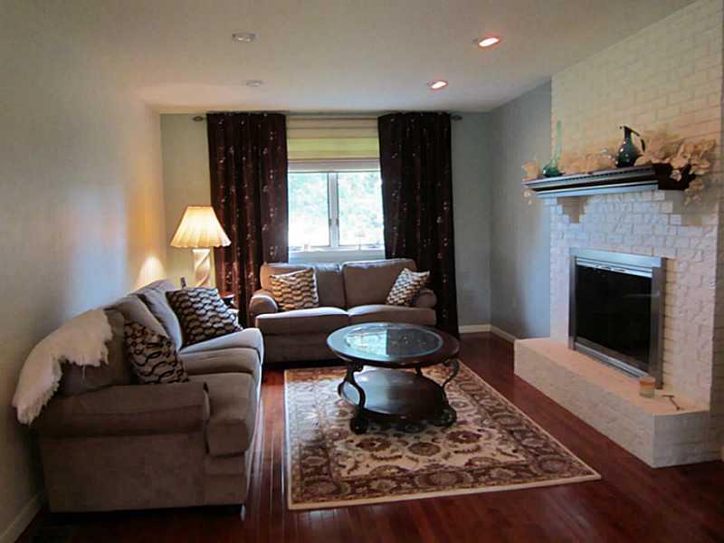 218 Great Belt Road Butler, PA 16002 - Photo 7 of 25 Living Room.