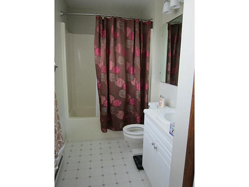 218 Great Belt Road Butler, PA 16002 - Photo 8 of 25 Full Bath.