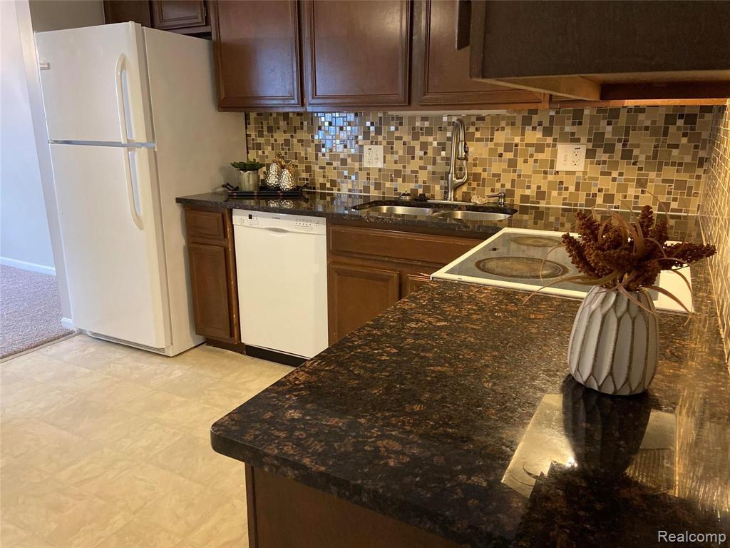 29644 Middlebelt Road, Unit 54 Farmington Hills, MI 48334 - Photo 10 of 31