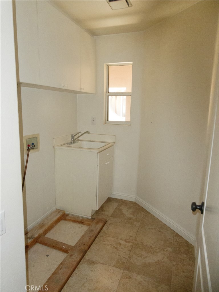 8616 Silver Ridge Lane Anaheim, CA 92808 - Photo 29 of 36 Laundry Room