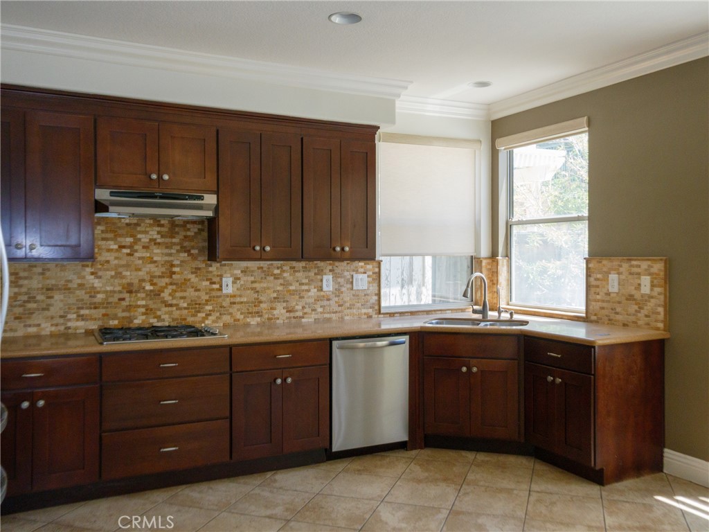 8616 Silver Ridge Lane Anaheim, CA 92808 - Photo 6 of 36