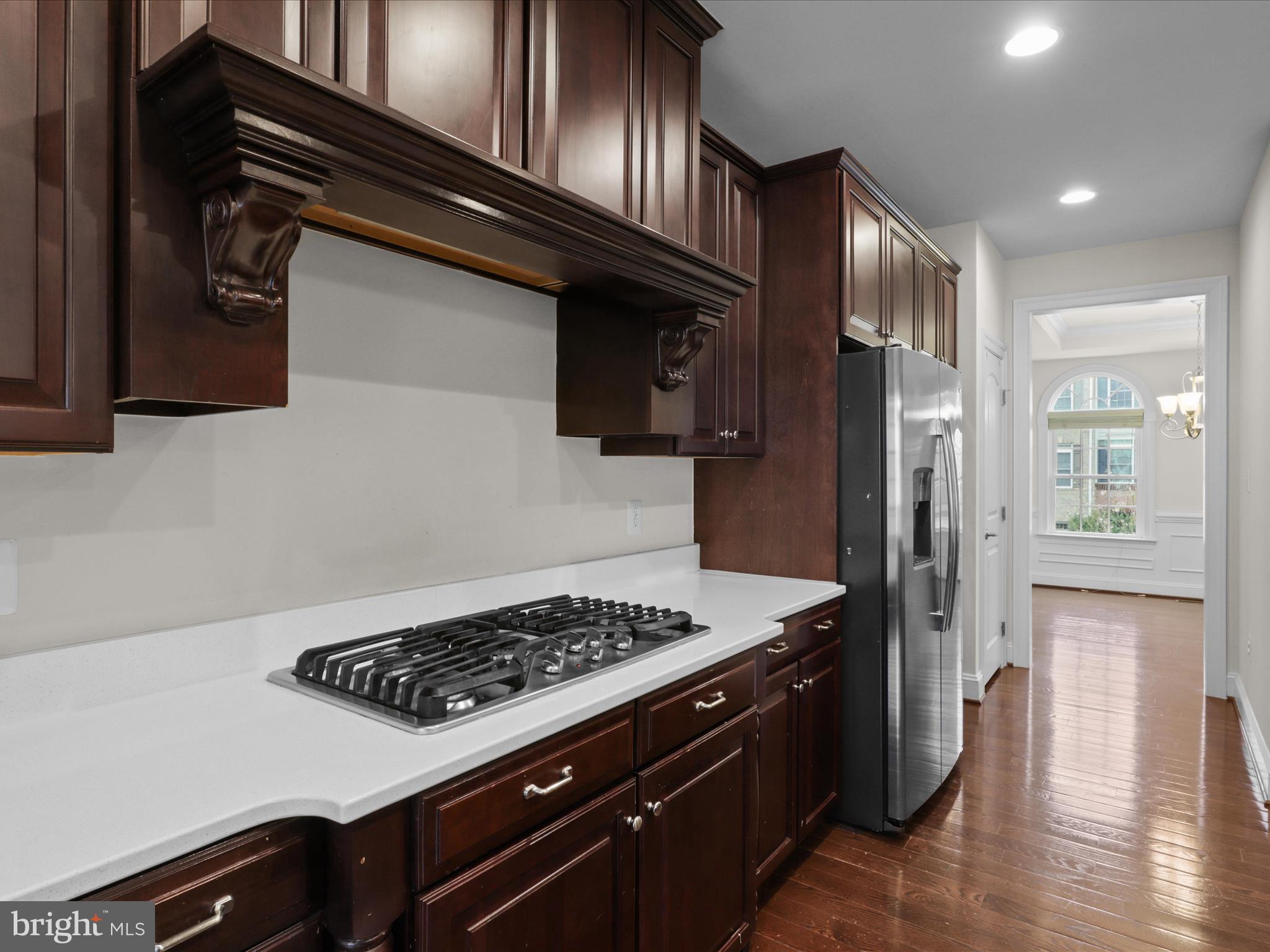 25138 Earlsdon Terrace Chantilly, VA 20152 - Photo 20 of 54 a kitchen with a stove and a refrigerator