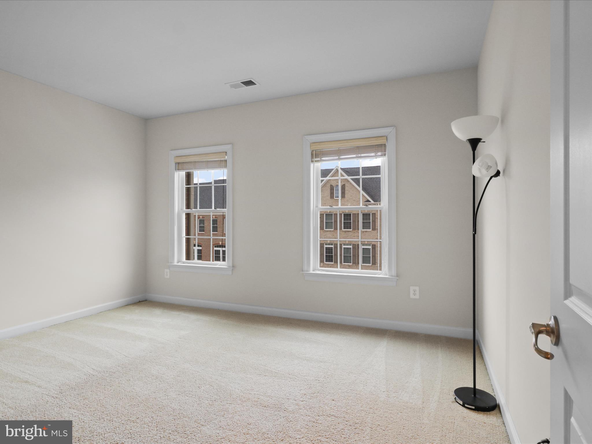 25138 Earlsdon Terrace Chantilly, VA 20152 - Photo 40 of 54 an empty room with windows