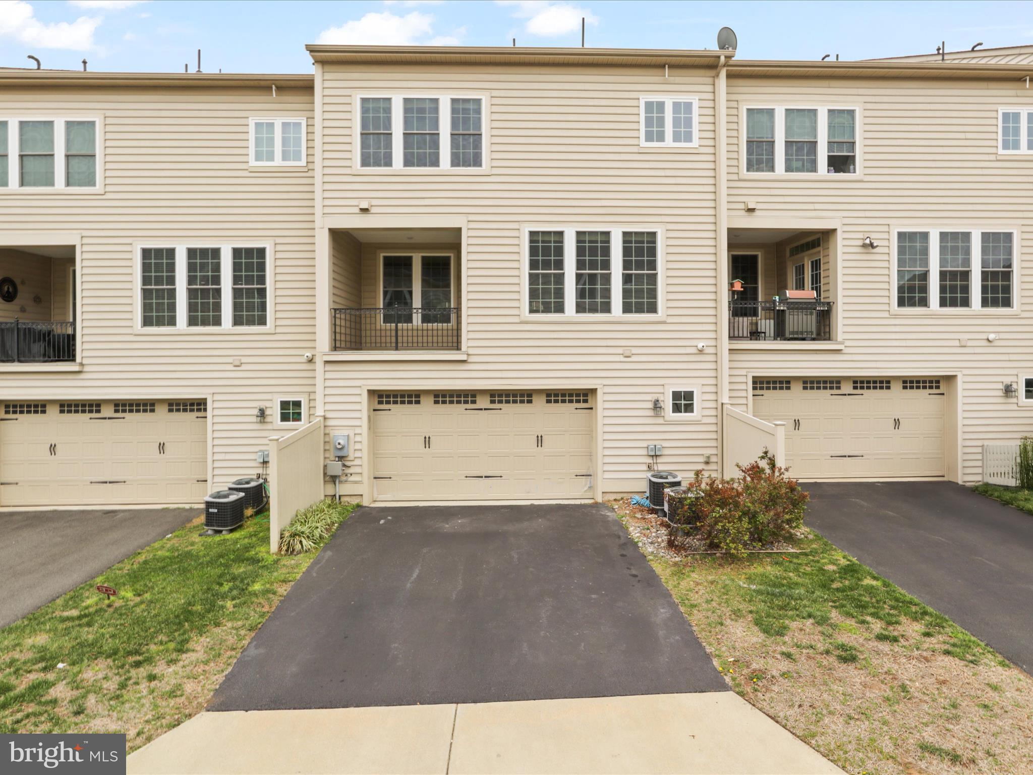 25138 Earlsdon Terrace Chantilly, VA 20152 - Photo 44 of 54 a front view of a house with a yard