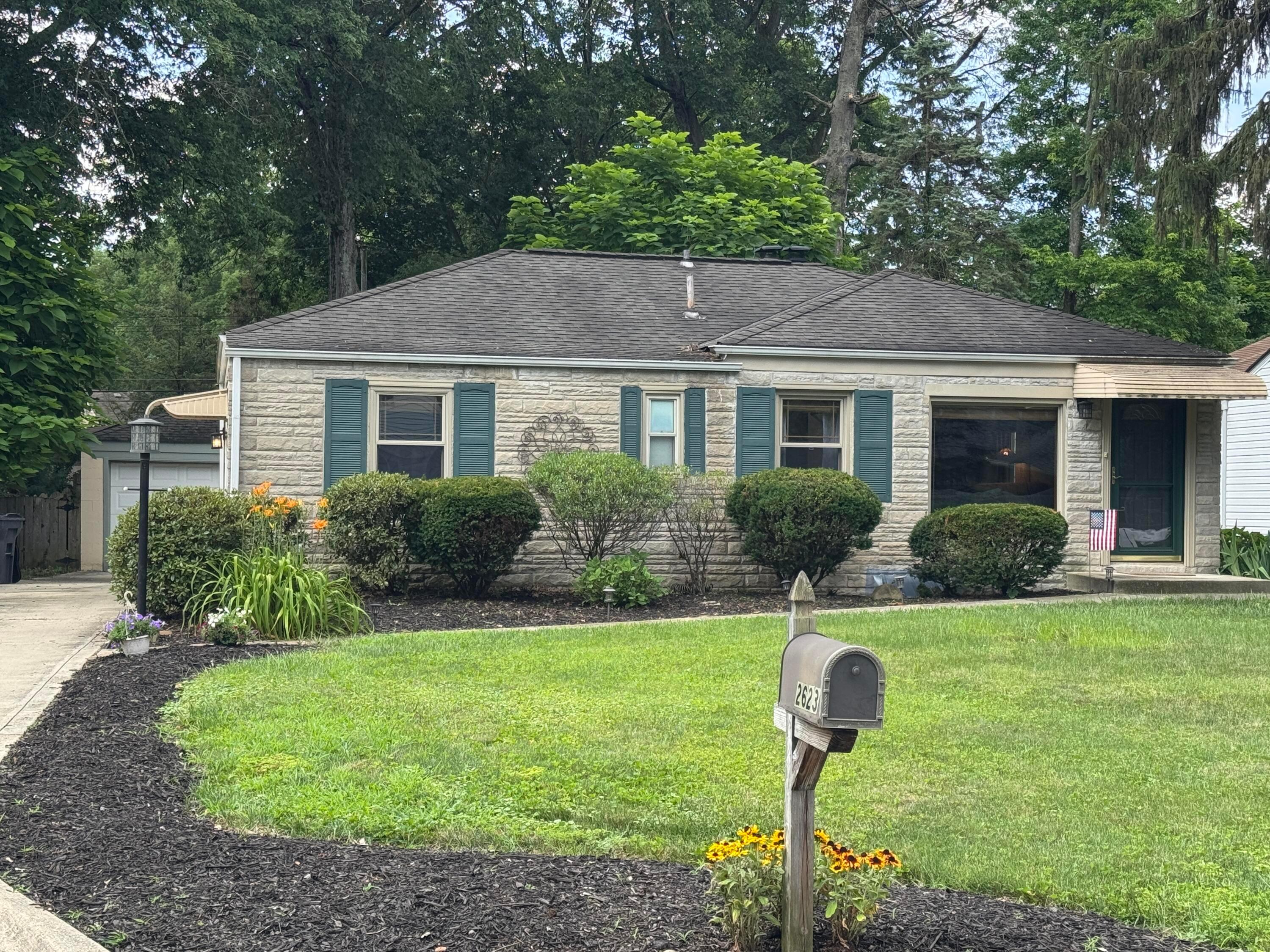 2623 Wildwood Road Columbus, OH 43231 - Photo 59 of 59 Curbside view