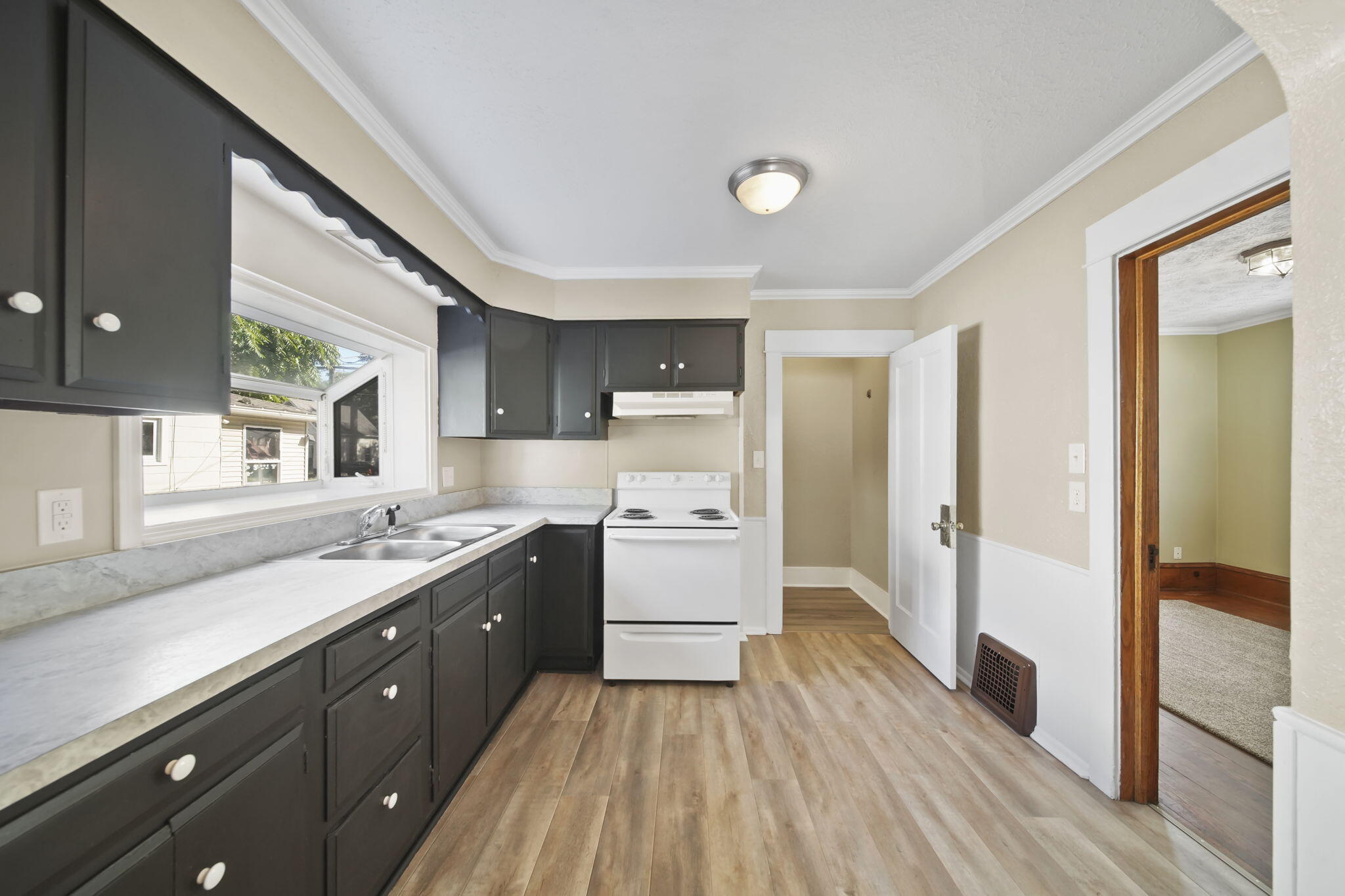 314 Orange Street Jackson, MI 49202 - Photo 12 of 41 24-web-or-mls-DSC01000