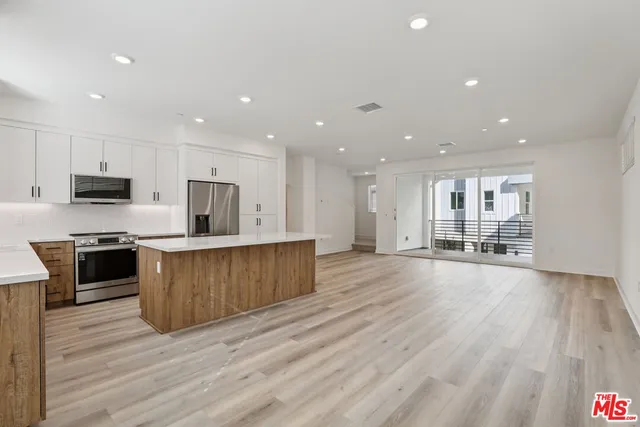 $1,041,990 | 1693 Coral Sea Lane, Los Angeles, CA 90732