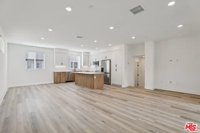 $1,041,990 | 1693 Coral Sea Lane, Los Angeles, CA 90732